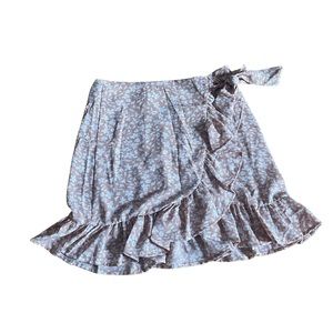 (NWOT) Pink & White Floral Skirt - Size Small